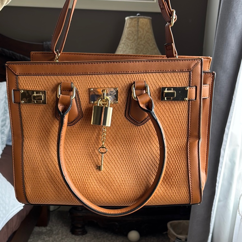 Elegant Tan Leather Handbag Aldo
